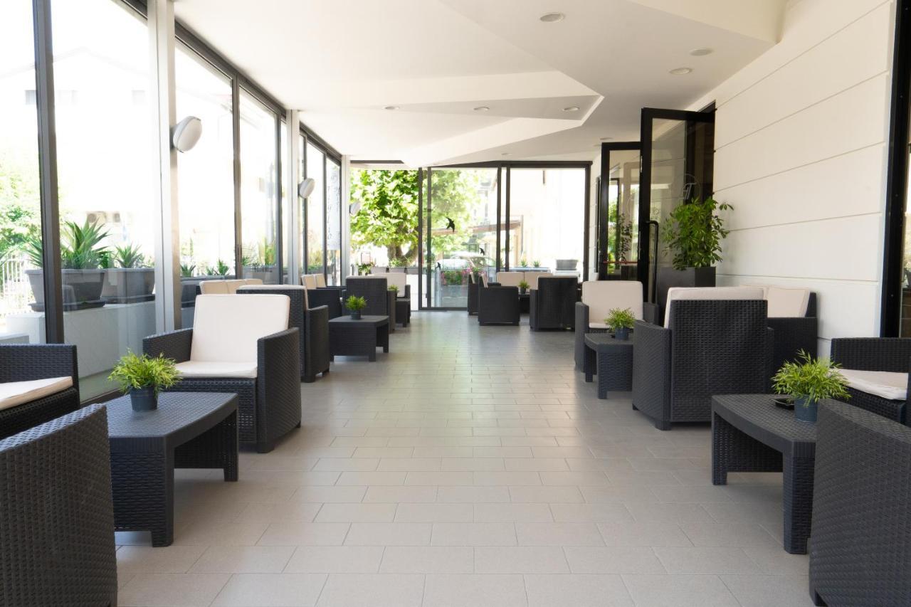 רימיני Hotel Tiglio מראה חיצוני תמונה