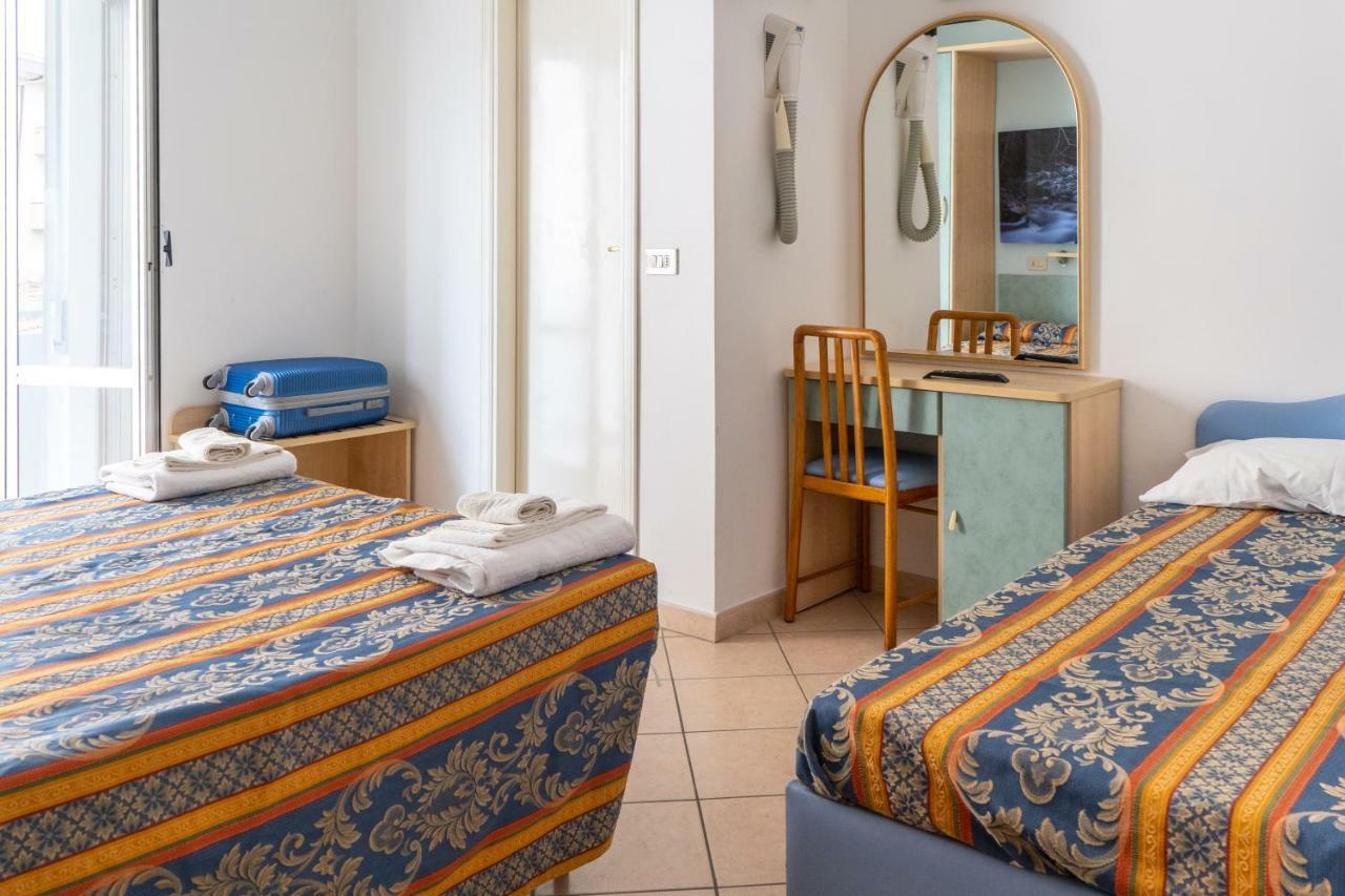 רימיני Hotel Tiglio מראה חיצוני תמונה