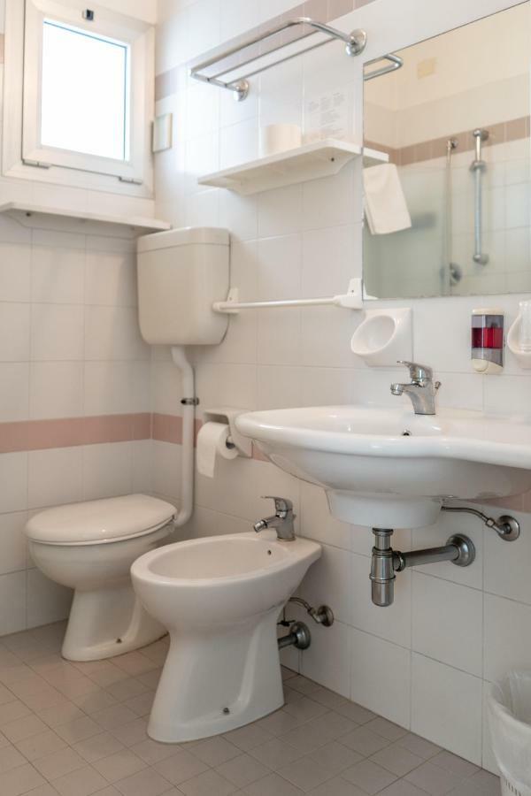 רימיני Hotel Tiglio מראה חיצוני תמונה