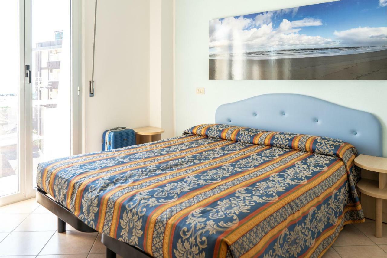 רימיני Hotel Tiglio מראה חיצוני תמונה