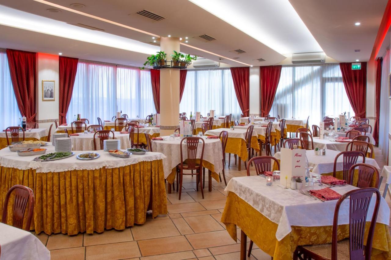 רימיני Hotel Tiglio מראה חיצוני תמונה