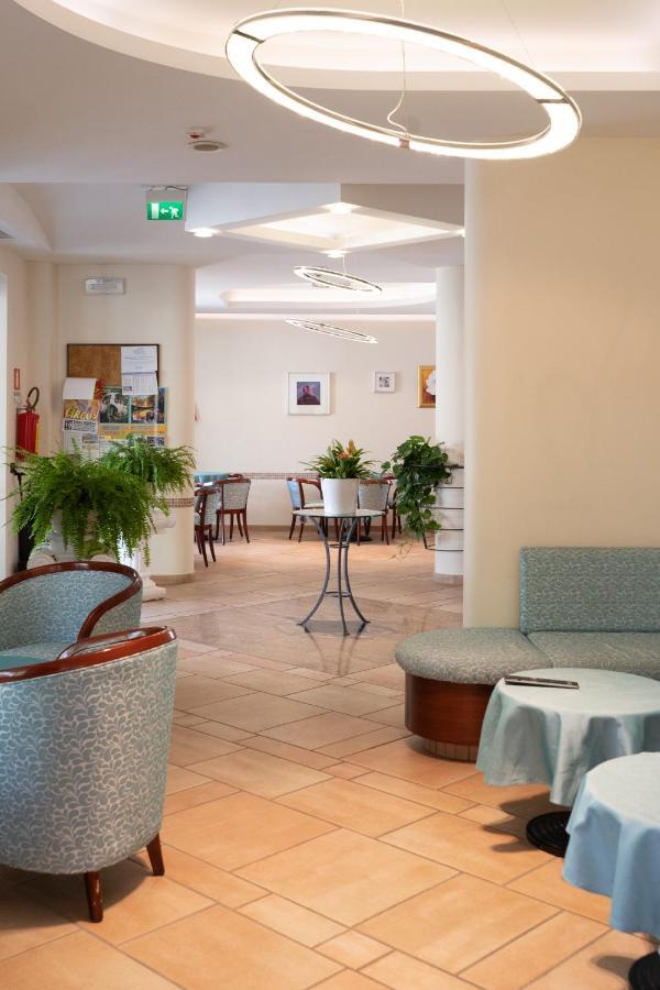 רימיני Hotel Tiglio מראה חיצוני תמונה